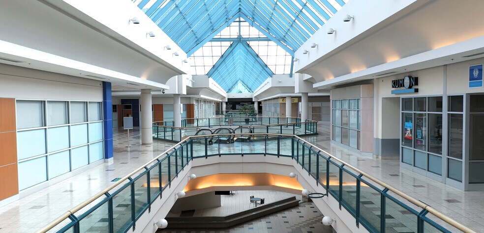 More Photos Of 785 Wonderland Rd S, London Unknown For Lease