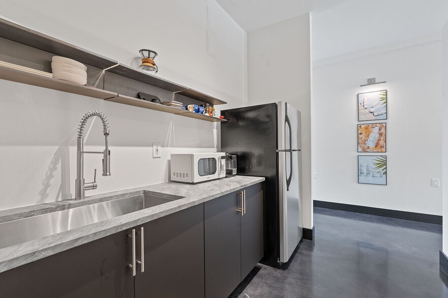 More Photos Of 508 E 53rd St, Austin Loft Creative Space For Sale