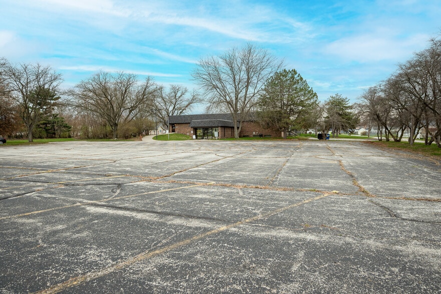 More Photos Of 1255 Engle St, Huntington Light Distribution For Sale