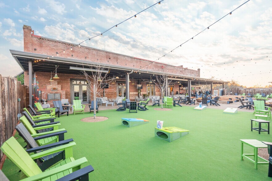 More Photos Of 9699 Railroad St, Elk Grove Restaurant For Lease