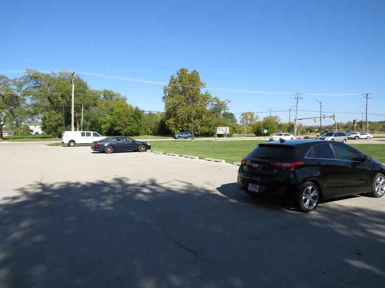 More Photos Of 2585 E Division St, Diamond Storefront Retail Office For Sale