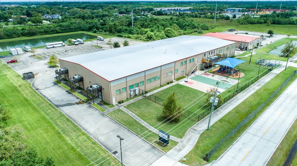 More Photos Of 2705 Dickinson Ave, League City Warehouse For Lease