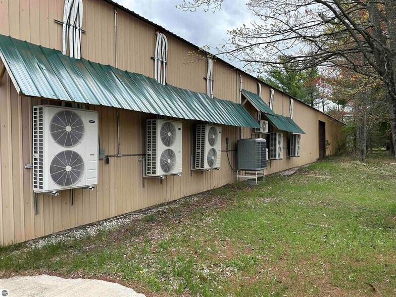 More Photos Of 404 S Park Dr, Kalkaska Warehouse For Sale