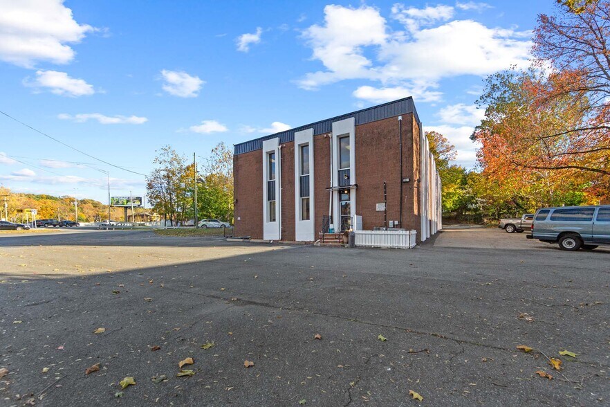 More Photos Of 201 Lower Notch Rd, Little Falls Medical For Lease