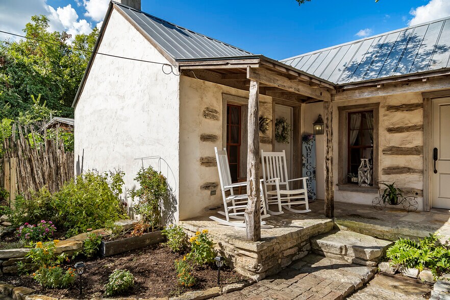 More Photos Of 104 E Austin St, Fredericksburg Storefront Retail Residential For Sale