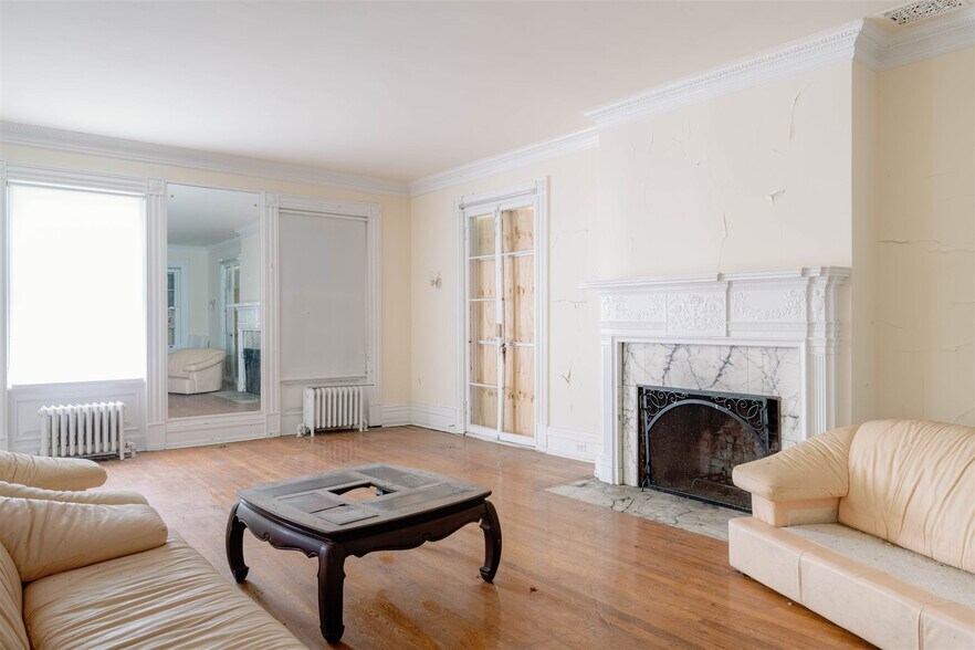 More Photos Of 37-60 Blackburn Rd, Selkirk Apartments For Sale