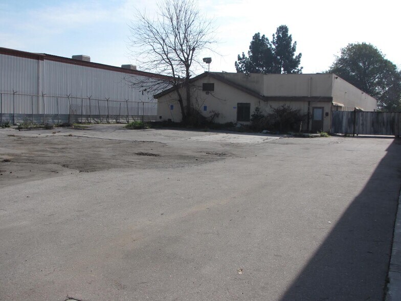 More Photos Of 500-526 E Oaks St, Compton Warehouse For Sale