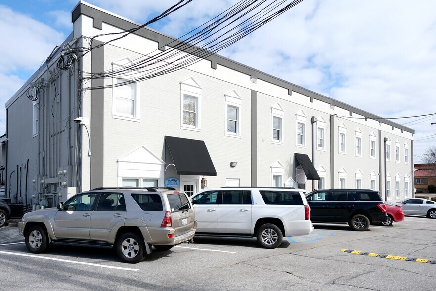 Primary Photo Of 1990 Augusta St, Greenville Office For Lease