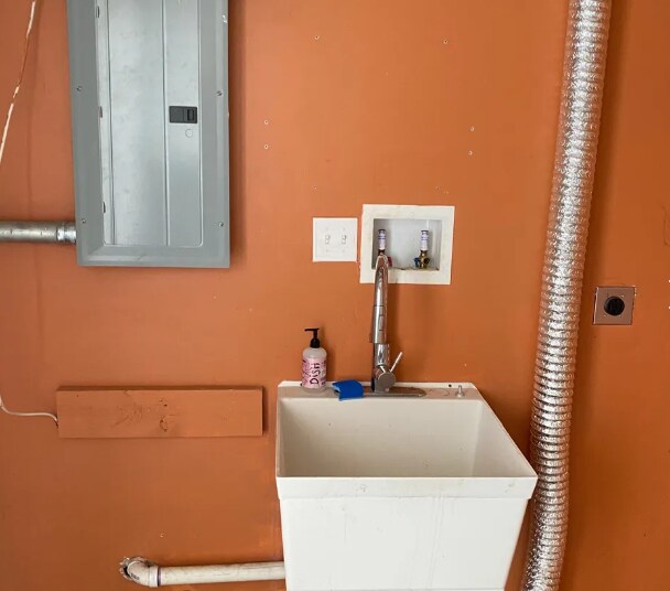 More Photos Of 1811 W Broad St, Richmond Freestanding For Sale