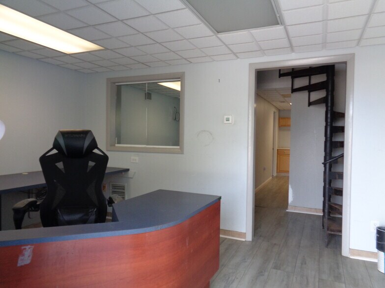 More Photos Of 6020 Deacon Rd, Sarasota Warehouse For Sale