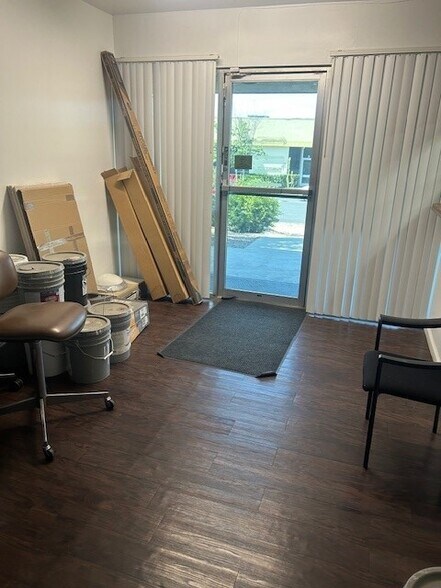 More Photos Of 12424 Gladstone Ave, Sylmar Manufacturing For Lease