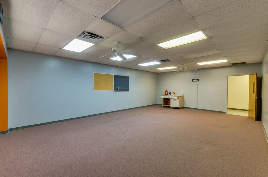 More Photos Of 1411 W Main St, League City Schools For Sale