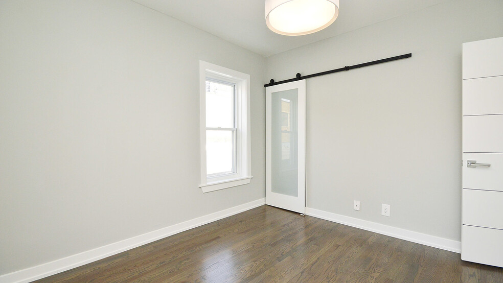 More Photos Of 3124 N Broadway, Chicago Storefront Retail Residential For Sale