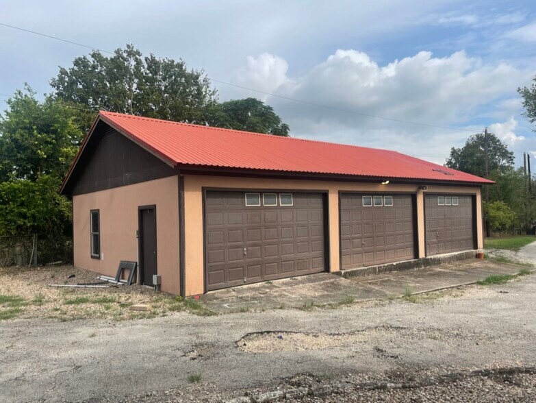 More Photos Of 11904 Old San Antonio Rd, Manchaca Light Manufacturing For Lease