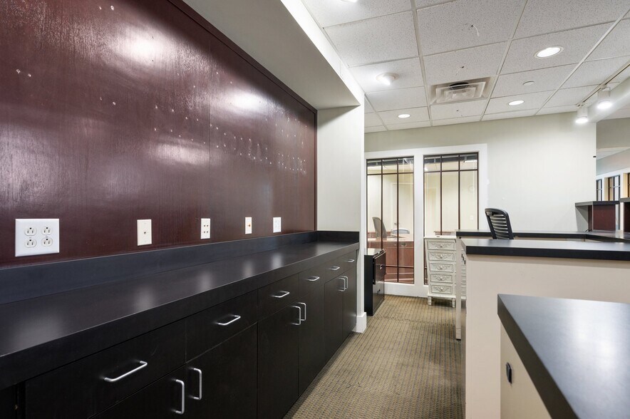 More Photos Of 580 E Main St, Norfolk Office For Lease