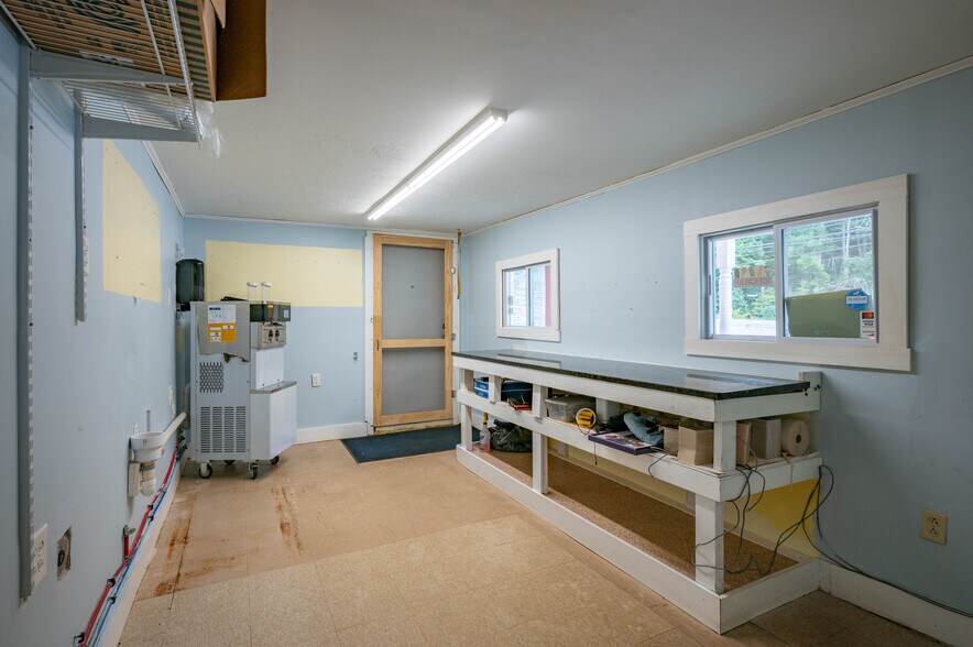 More Photos Of 944 Gibbons Hwy, Wilton Restaurant For Sale
