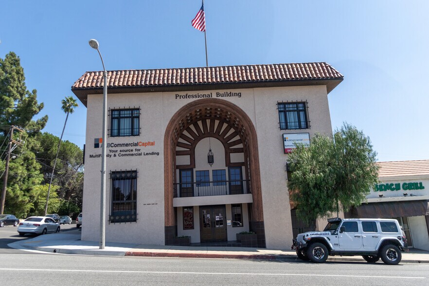 Primary Photo Of 2472-2476 Lake Ave, Altadena Office For Lease