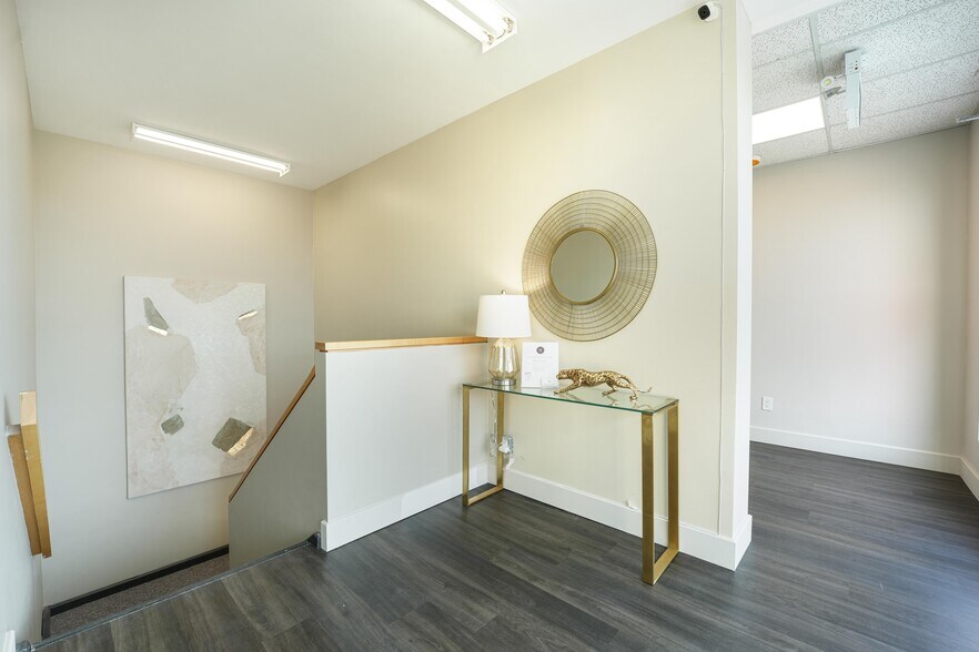 More Photos Of 2155 Dunwin Dr, Mississauga Office Residential For Sale