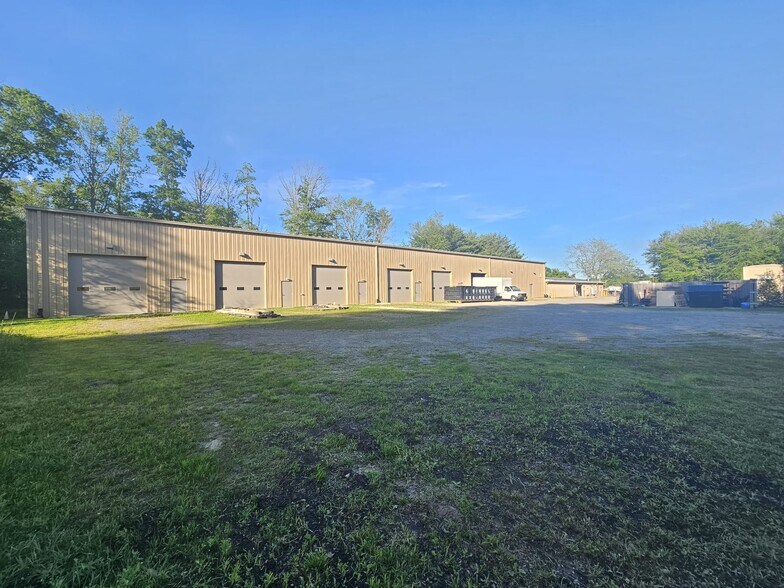 More Photos Of 938 Lakewood Farmingdale Rd, Howell Manufacturing For Lease