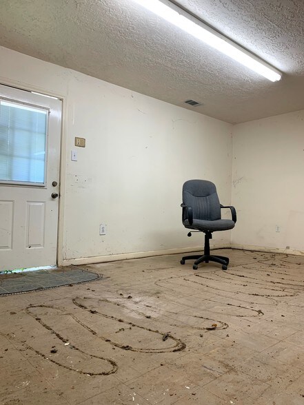 More Photos Of 3613 Lumberdale Rd, Houston Warehouse For Lease