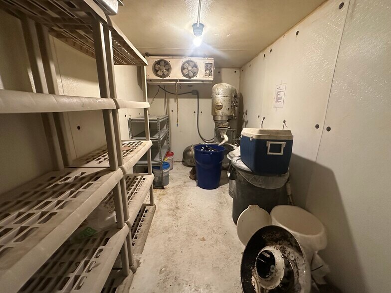 More Photos Of 2201 Hyde Park Blvd, Niagara Falls Restaurant For Sale