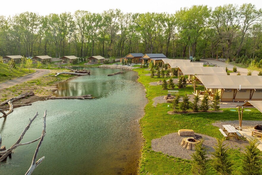 More Photos Of 1583 Spring Bay Rd, Spring Bay Hotel For Sale