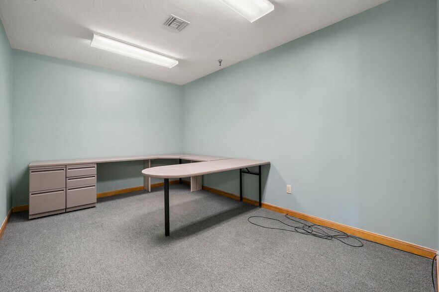 More Photos Of 4-6 Barlows Landing Rd, Pocasset Storefront Retail Office For Sale