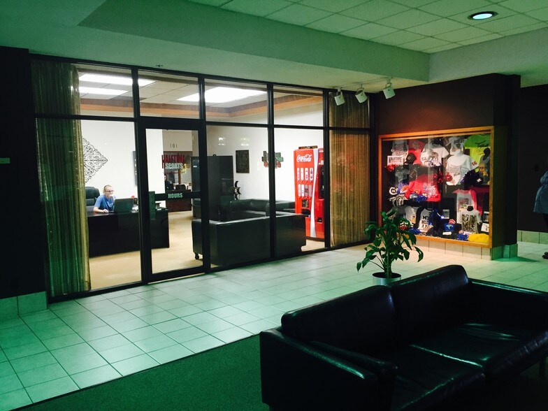 More Photos Of 3444 N 1st St, Abilene Office For Lease