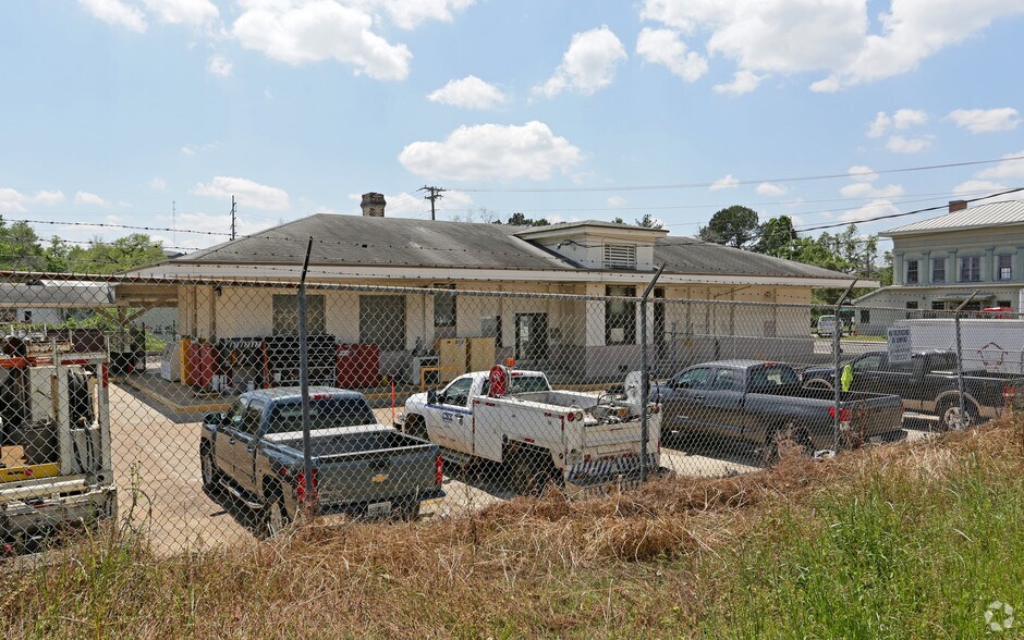 More Photos Of 917 Railroad Ave, Tallahassee Office For Sale