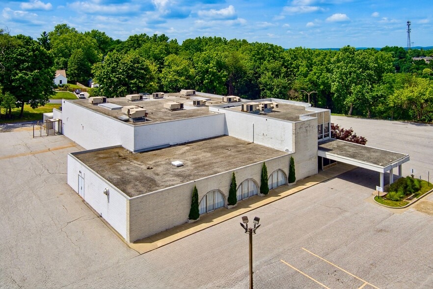 More Photos Of 505 Jermor Ln, Westminster Restaurant For Lease