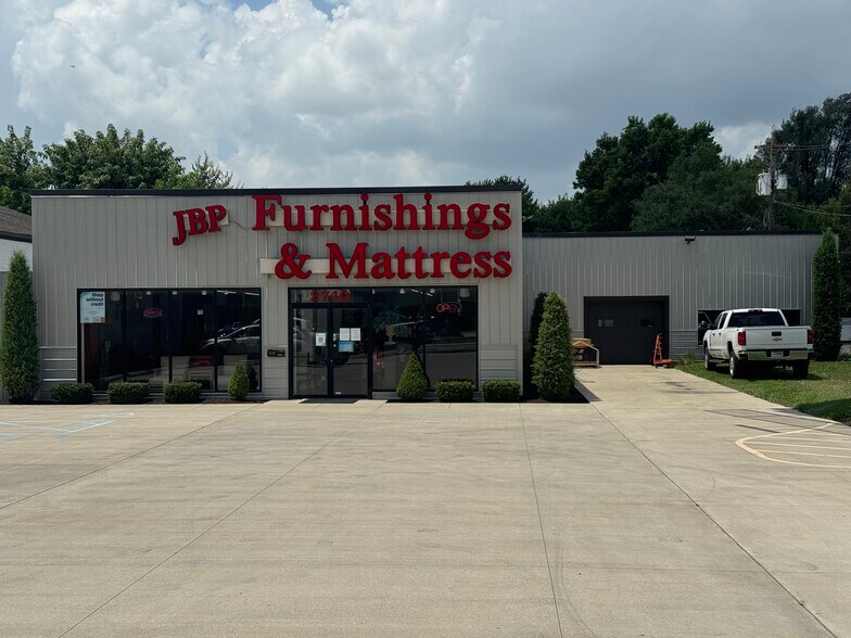 More Photos Of 2740 Madison Ave, Indianapolis Department Store For Lease