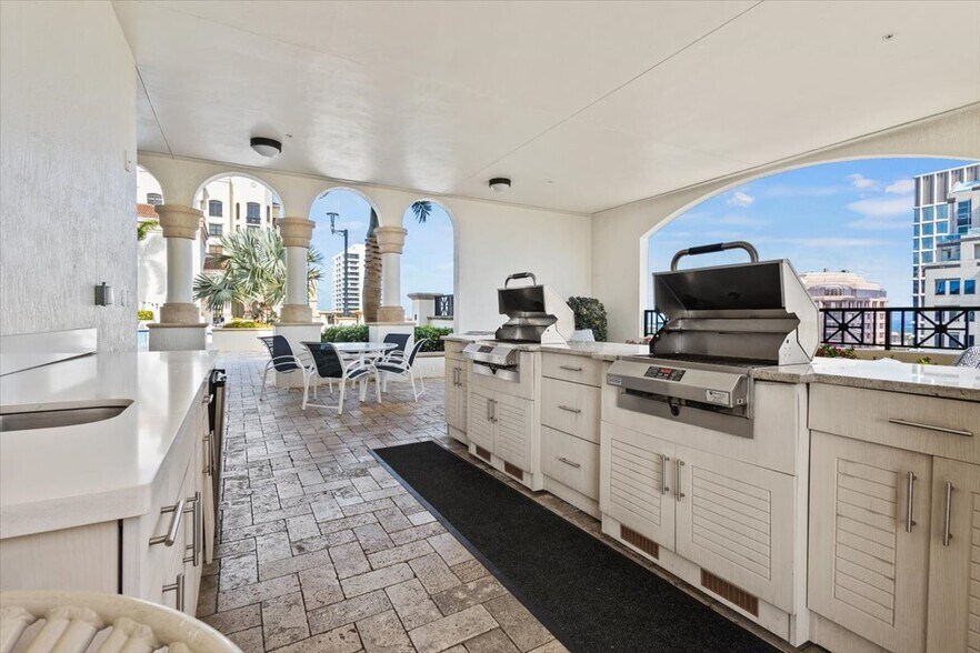 More Photos Of 801 S Olive Ave, West Palm Beach Apartments For Lease