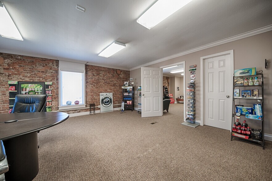 More Photos Of 116 E Central Ave, Bentonville Storefront Retail Residential For Sale