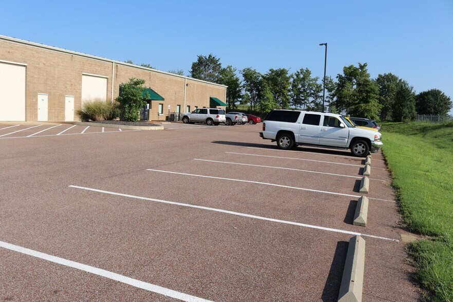 More Photos Of 8804 Caroma St, Olive Branch Flex For Lease