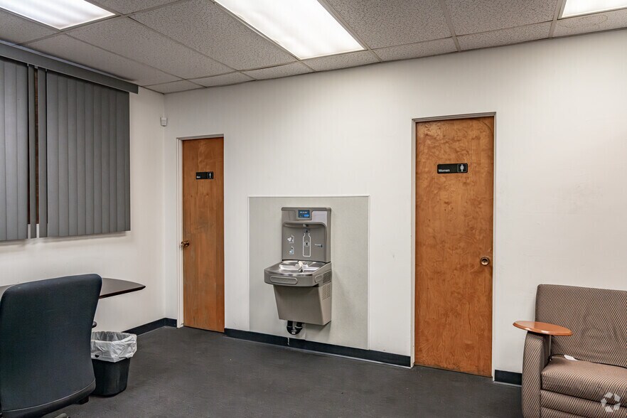 More Photos Of 1247 Brooks St, Ontario Land For Lease