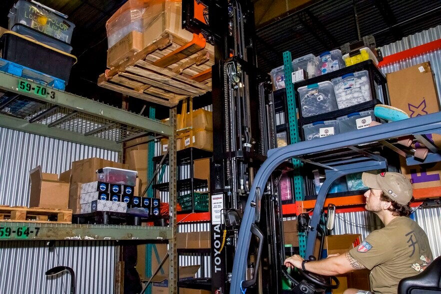 More Photos Of 7701 Southern Dr, Springfield Warehouse For Lease