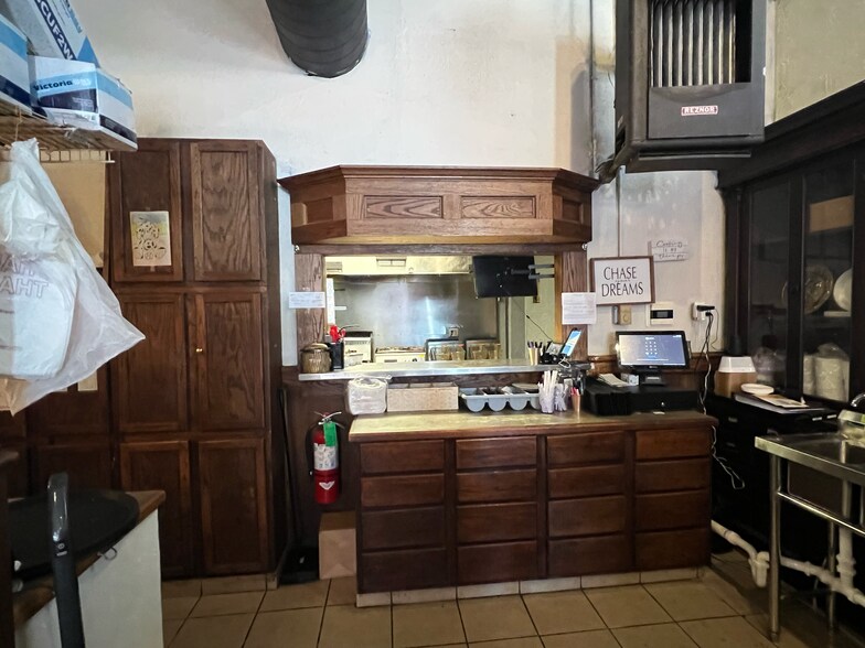 More Photos Of 821 W Broadway St, Muskogee Restaurant For Sale