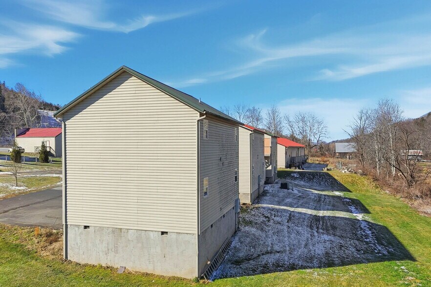 More Photos Of 8703 Highway 19 E, Roan Mountain Apartments For Sale