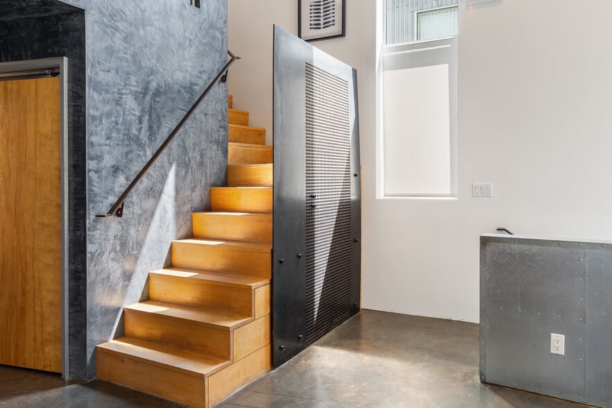 More Photos Of 755-757 Folger Ave, Berkeley Office For Sale