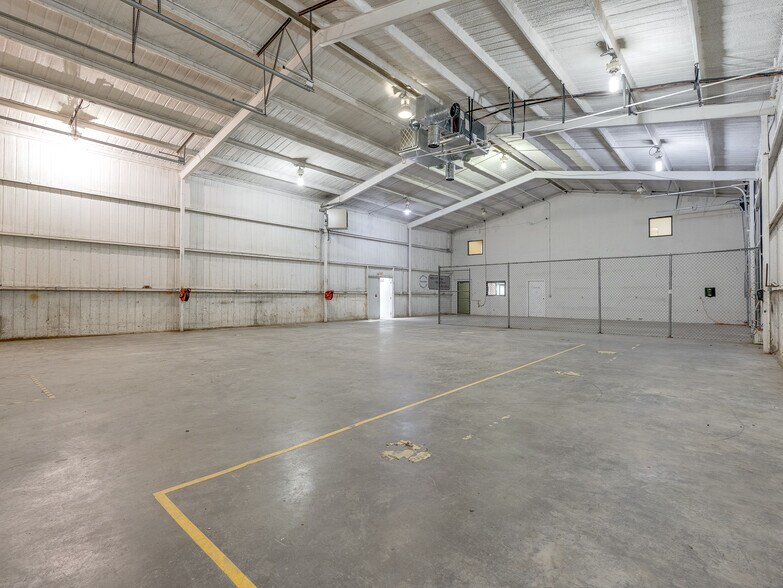 More Photos Of 122 N Hickory, Roff Flex For Sale