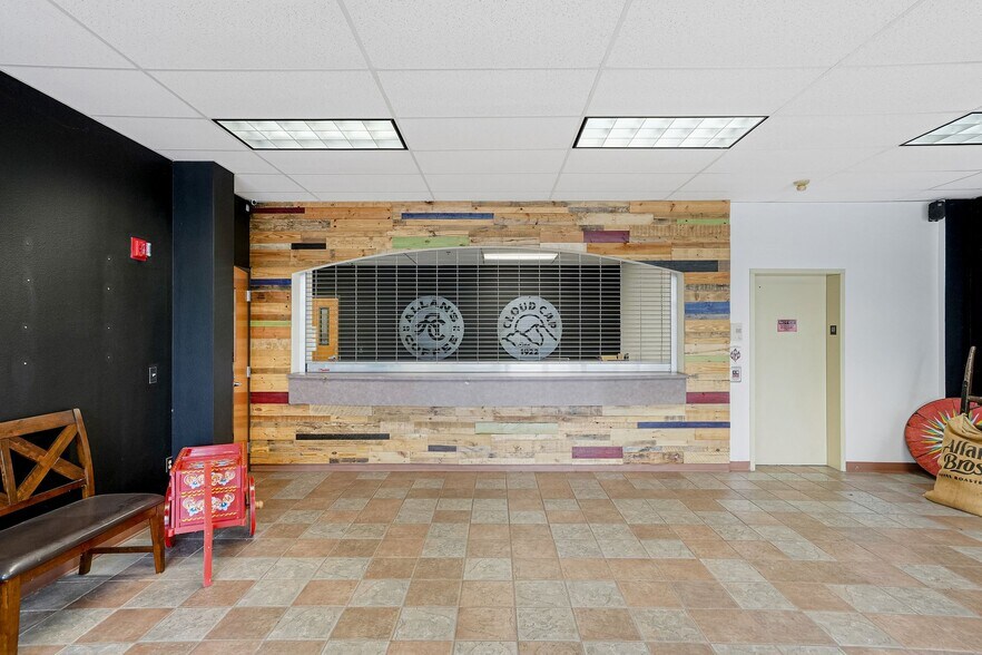 More Photos Of 1852 Fescue St SE, Albany Office For Sale