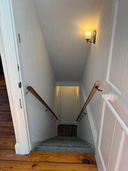 More Photos Of 199 Union St, Occoquan Storefront Retail Residential For Sale