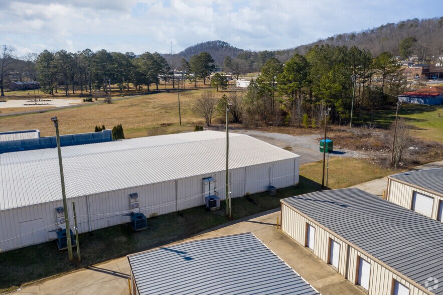 More Photos Of 2000 Clowdus Dr, Oneonta Freestanding For Sale