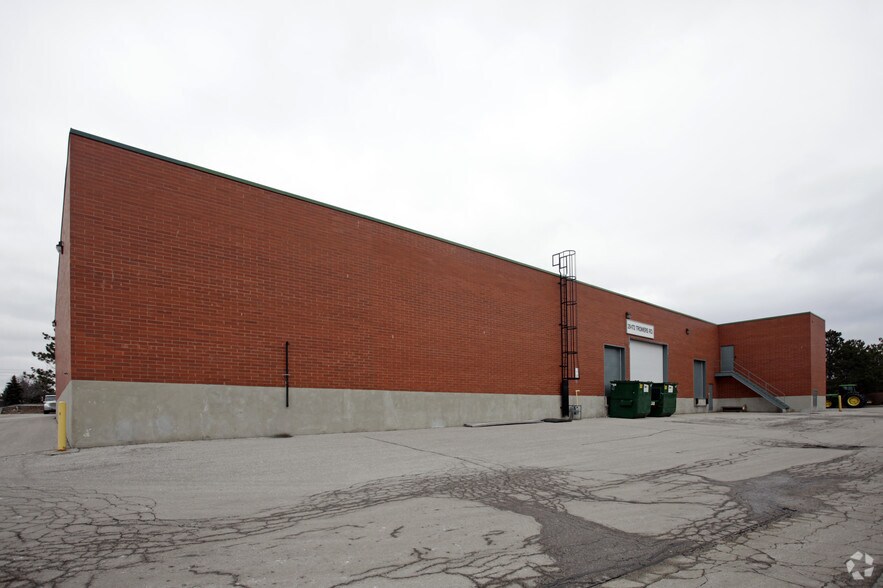 More Photos Of 172 Trowers Rd, Vaughan Warehouse For Lease
