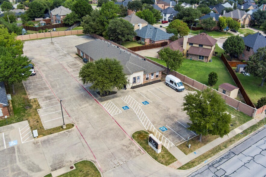 More Photos Of 450 W Harwood Rd, Hurst Freestanding For Sale