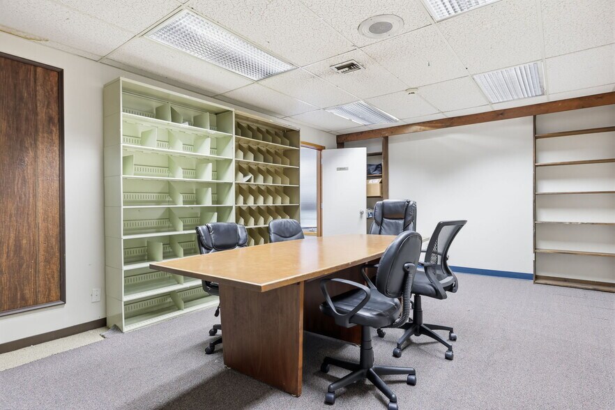 More Photos Of 1568 Woodbourne Rd, Levittown Office For Lease