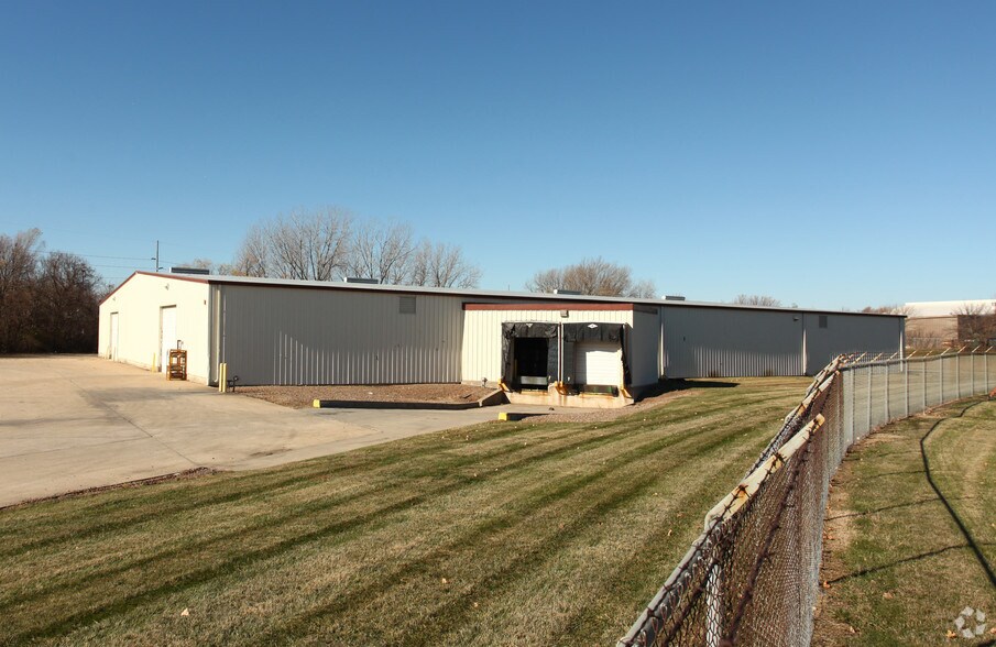 More Photos Of 1610 SE Cortina Dr, Ankeny Distribution For Lease