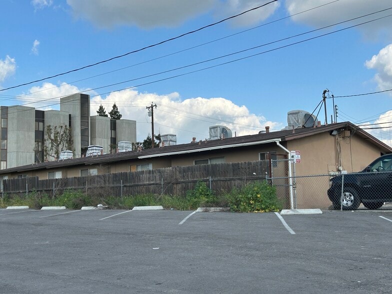 More Photos Of 1911 Flower St, Bakersfield Multifamily For Sale