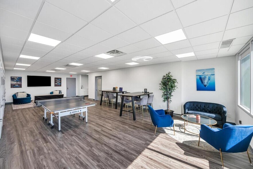 More Photos Of 1 Old Country Rd, Carle Place Office For Lease