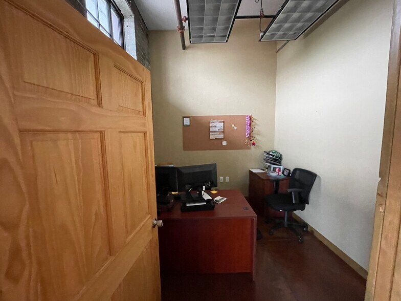 More Photos Of 323 N Patton Ave, Springfield Office For Lease